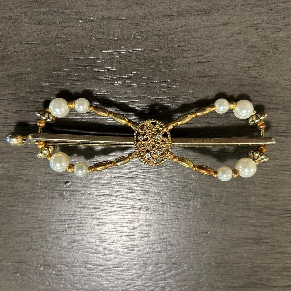 Elegant Gold and Pearl Hair Clip